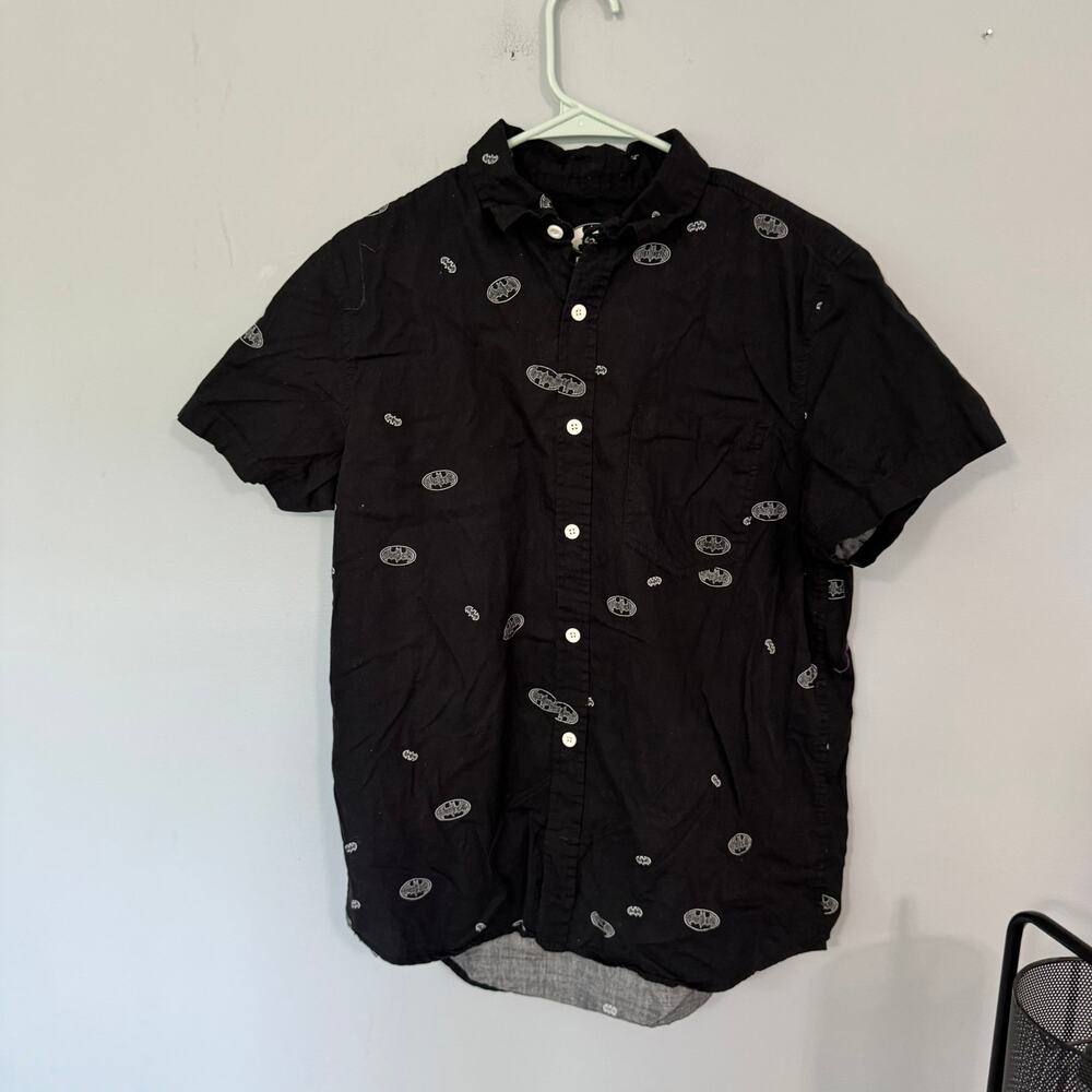 Batman Short Sleeve Logo Bat Signal Button Down Shirt Men's Size Medium Black